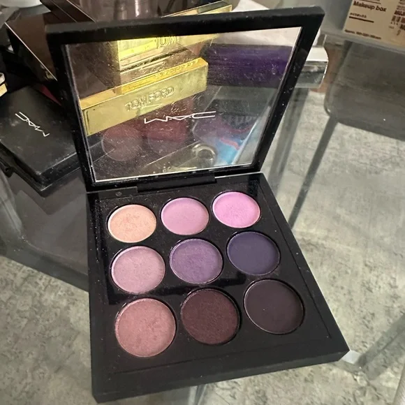 MAC Cosmetics Vibrant Purple Eyeshadow Palette - Picture 2 of 2